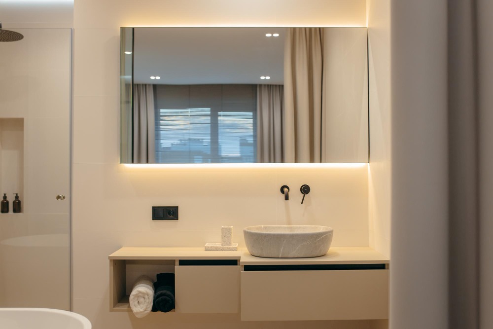 reformar tu baño con espejos LED