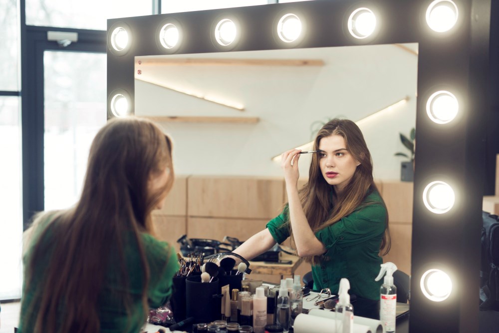 CÓMO ELEGIR EL MEJOR ESPEJO CAMERINO CON LUZ PARA TU ESPACIO