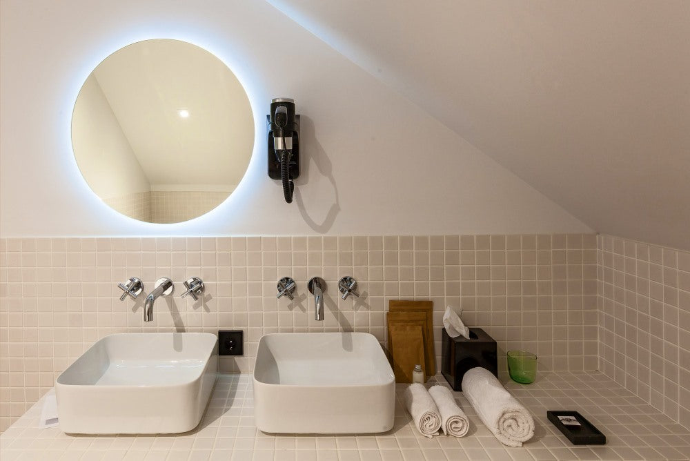 ¿CÓMO APROVECHAR AL MÁXIMO UN BAÑO CON ESPACIOS REDUCIDOS?