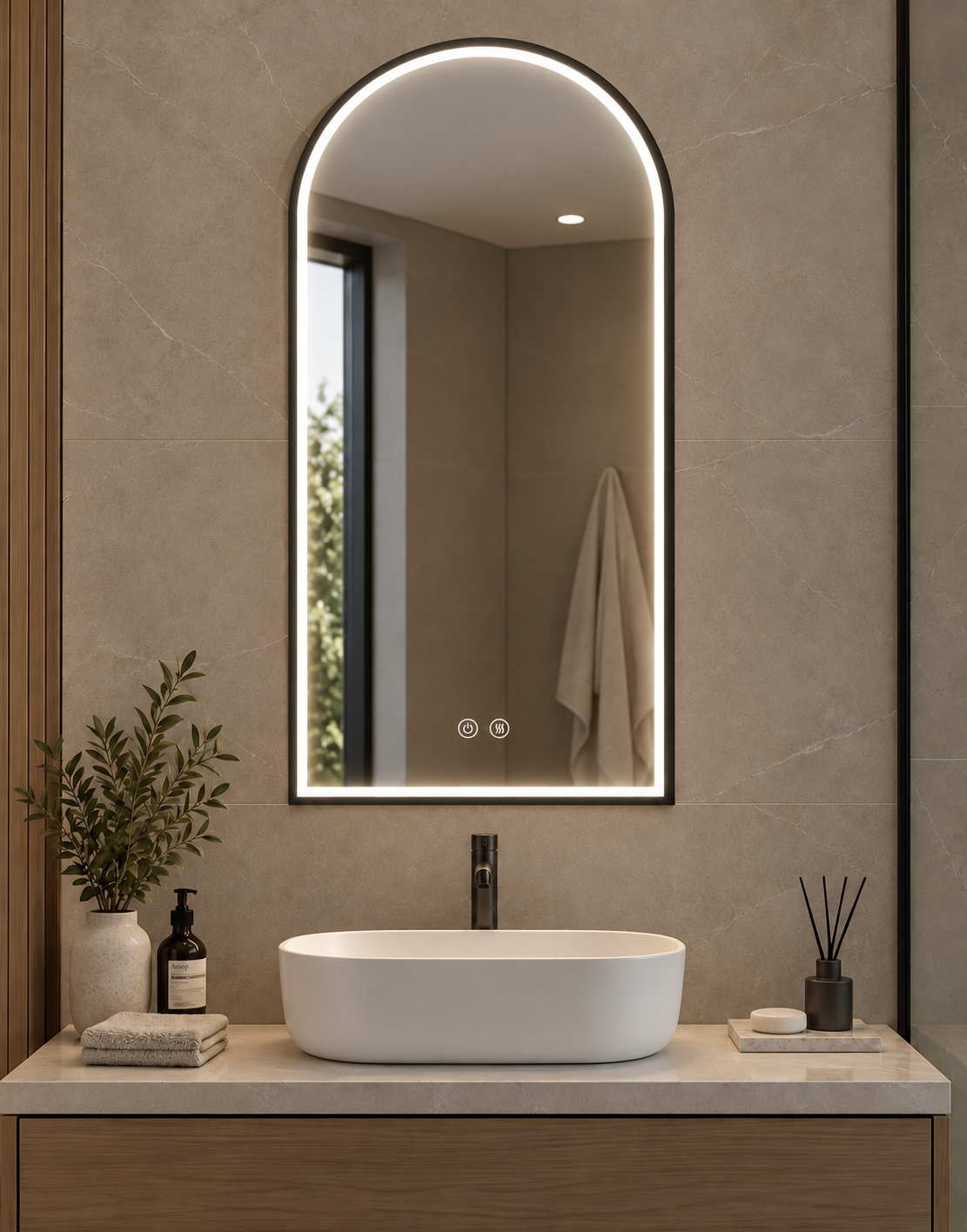 Espejo de baño con luz LED ovalado con luz perimetral en el marco · Modelo ROMA