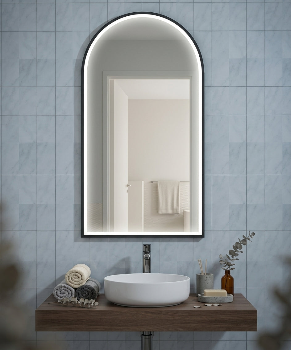 Espejo de baño con luz LED ovalado con luz perimetral en el marco · Modelo ROMA