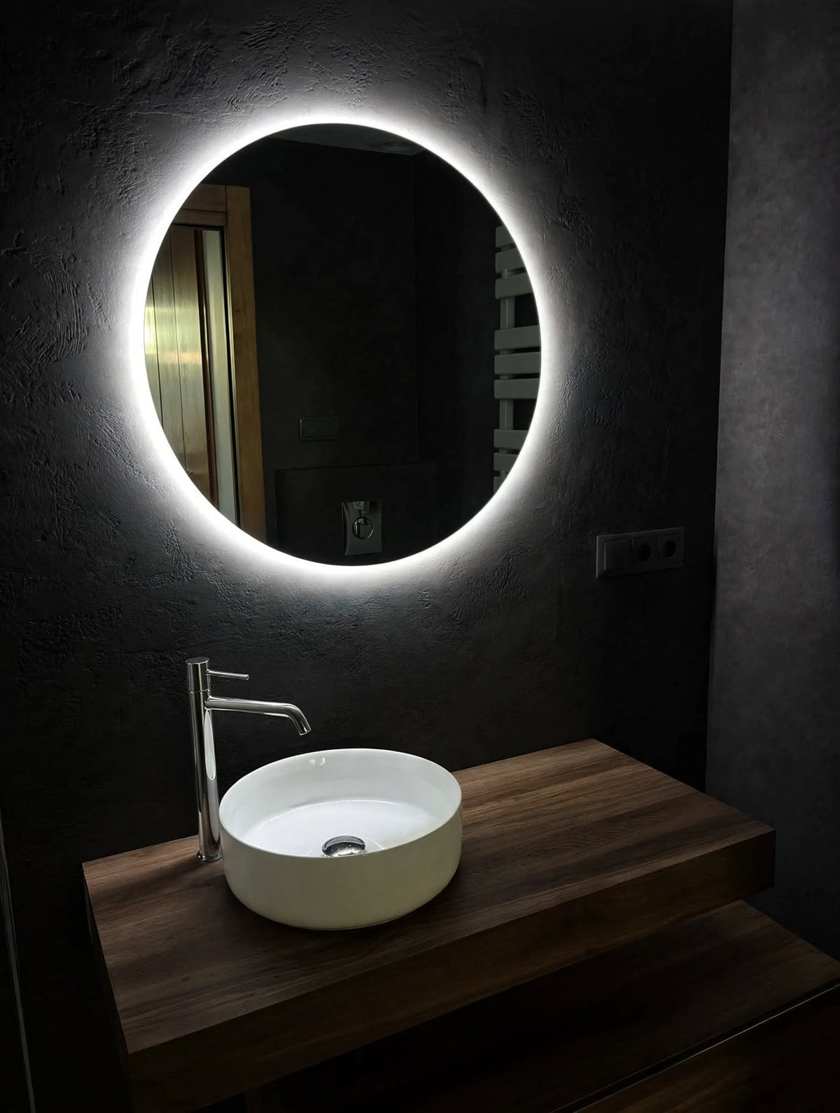Espejo de baño con luz LED redondo a medida retroiluminado · Modelo DIAN