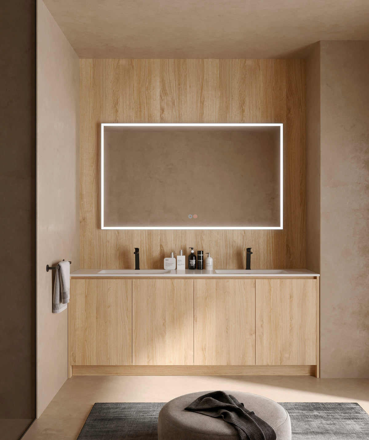 Espejo rectangular SUIZA TRILED con marco negro mate y luz frontal encendida sobre un mueble de lavabo doble de madera