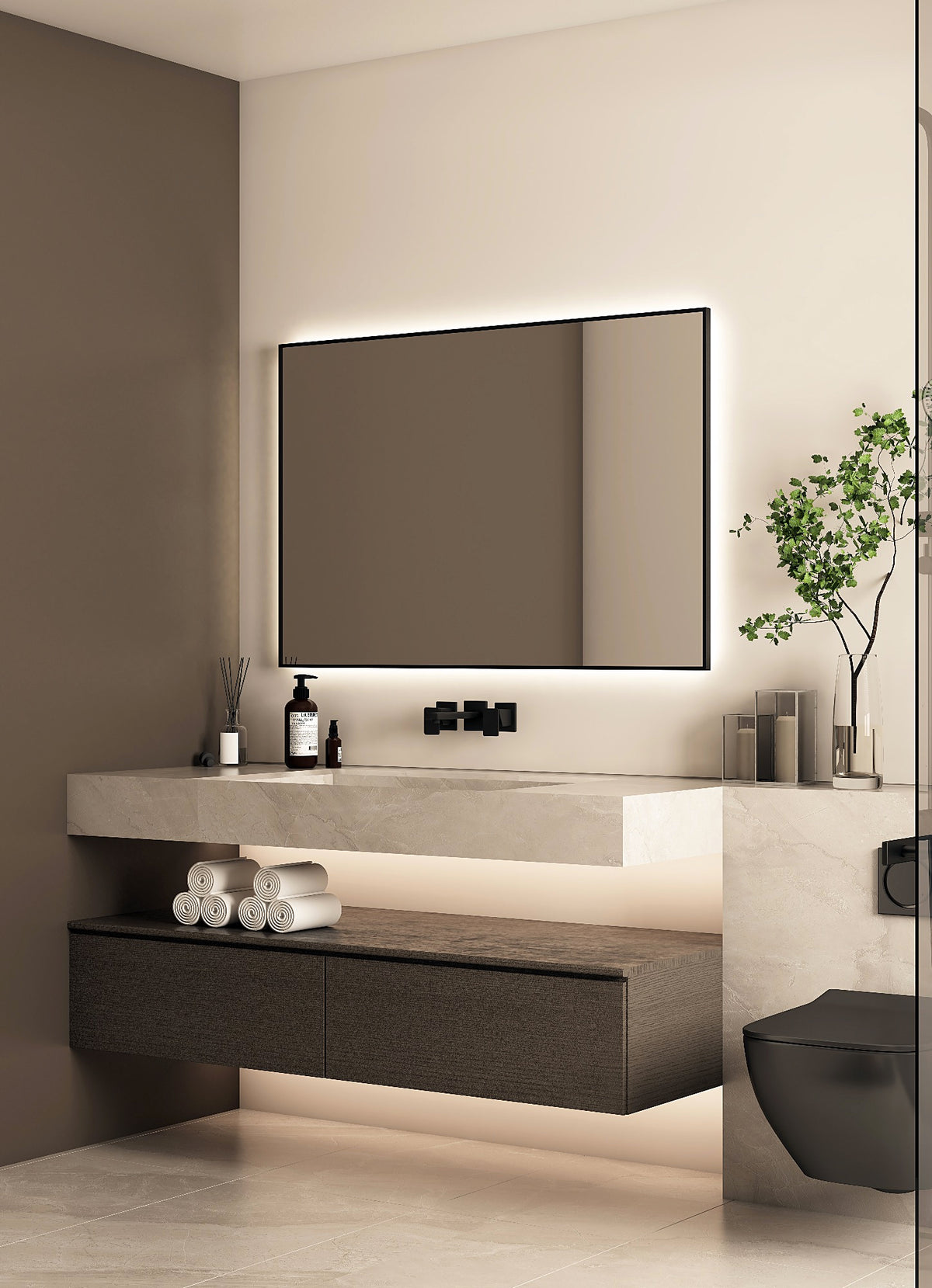 Espejo ALUMINIUM rectangular con marco negro y luz retroiluminada sobre un lavabo suspendido de piedra