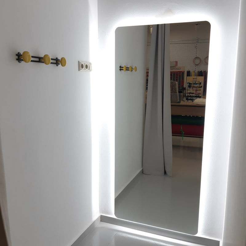 Espejo de baño y vestidor con luz LED rectangular a medida retroiluminado · Modelo CLEOME
