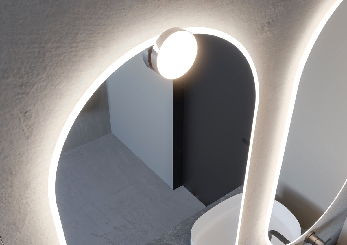 Detalle del arenado perimetral iluminado del espejo Denor