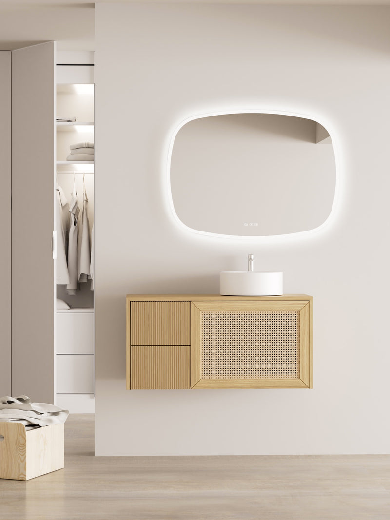 Espejo de baño con luz LED de forma orgánica a medida, con luz frontal y ambiental · Modelo SINA