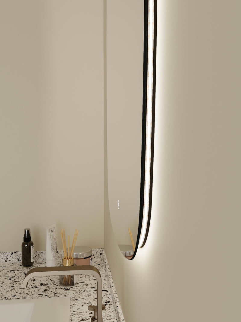 Espejo de baño con luz LED de forma orgánica a medida, retroiluminado · Modelo WIN
